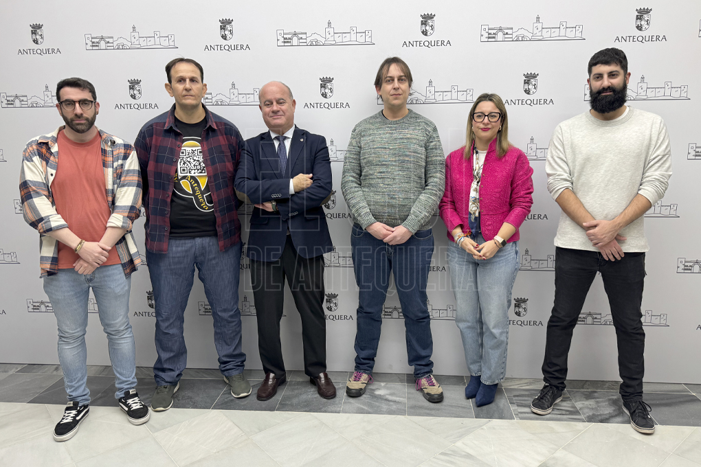 🎭 #Carnaval #Antequera 
👉 El Carnaval de Antequera 2025 ya tiene pregonero y autor para su cartel. <a href="/AytoAntequera/">Ayuntamiento de Antequera</a> 
#periodismoSOL 
⤵️ Todo el reportaje: elsoldeantequera.com/cultura/el-car…