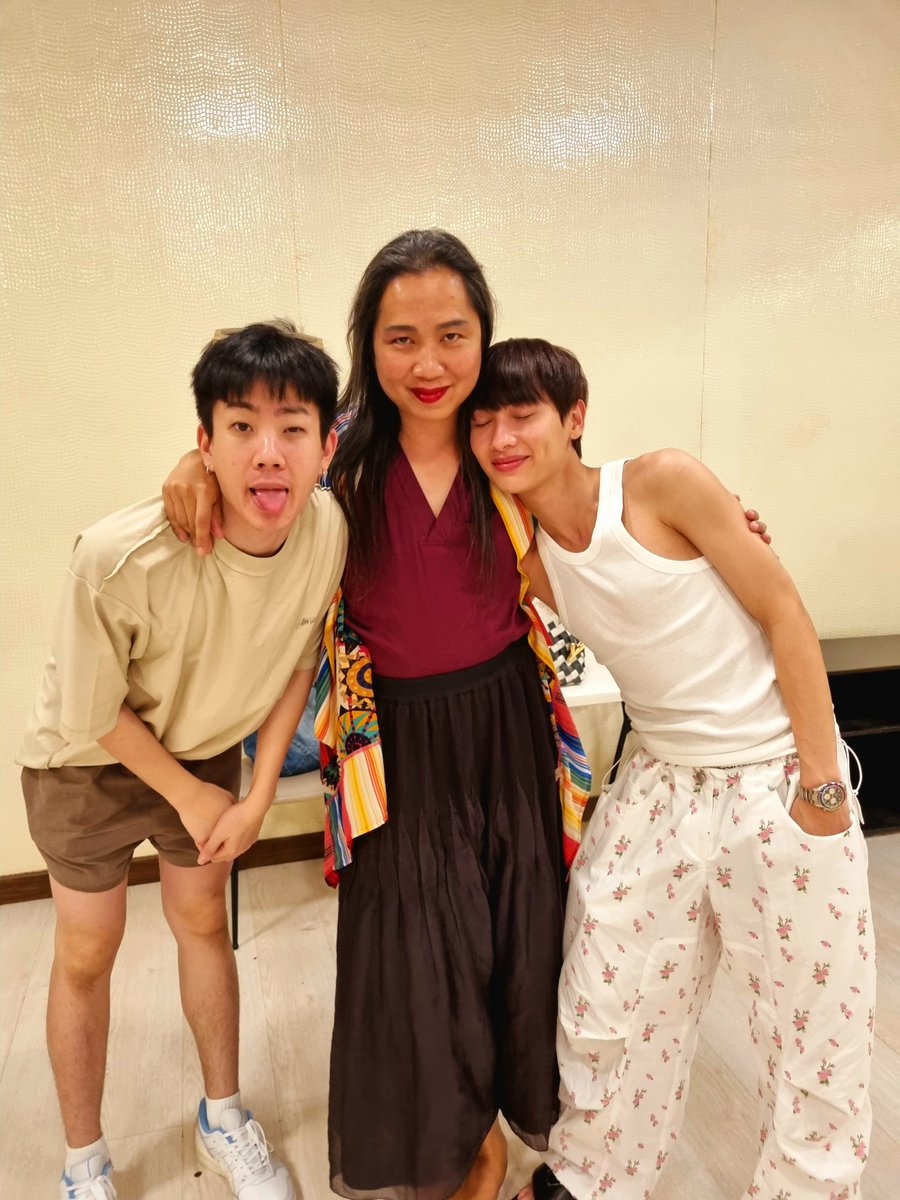 cutiemcial's tweet photo. THE CAT MOTHER AND HER KITTENS I MISSED THEM SO MUCH 😭😭😭

OffGun New Wave 2025
#GMMTV2025 #ออฟกัน https://t.co/GeyMFBOBRK