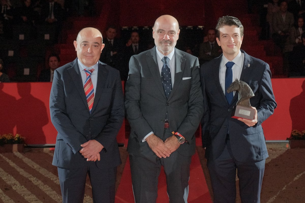 🎖👏Nuestra Unidad de Grandes Quemados ha sido galardonada en los Premios PRE de <a href="/anccepre/">ANCCE</a> en <a href="/SICABOficial/">SICAB</a> 2024 por su destacada labor en el ámbito sanitario. Un reconocimiento que se otorga a personalidades de distintos ámbitos que han destacado por su trabajo.
¡Enhorabuena!💚