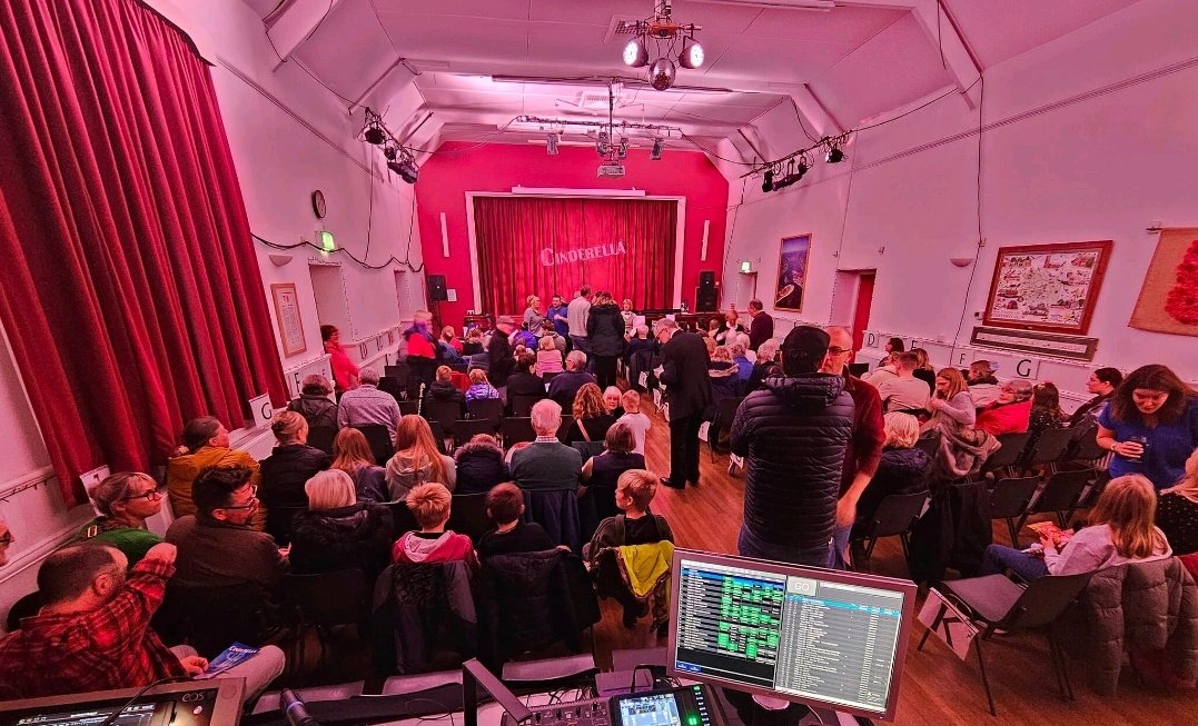 *STAGE CURTAIN TRACKING*! The stage curtain track in our village hall is broken. The pulley mechanism has stopped working (oh yes, it has!), and we need someone to look at it. Any ideas, Devon people?

#stage #theatre #devon
