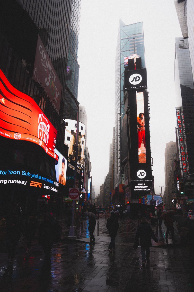 ChrisFeliz_'s tweet photo. Rainy NYC https://t.co/f8Et8jwS2d