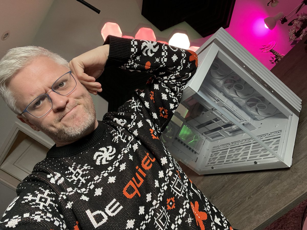 Foritain's tweet image. Merry fucking Christmas.