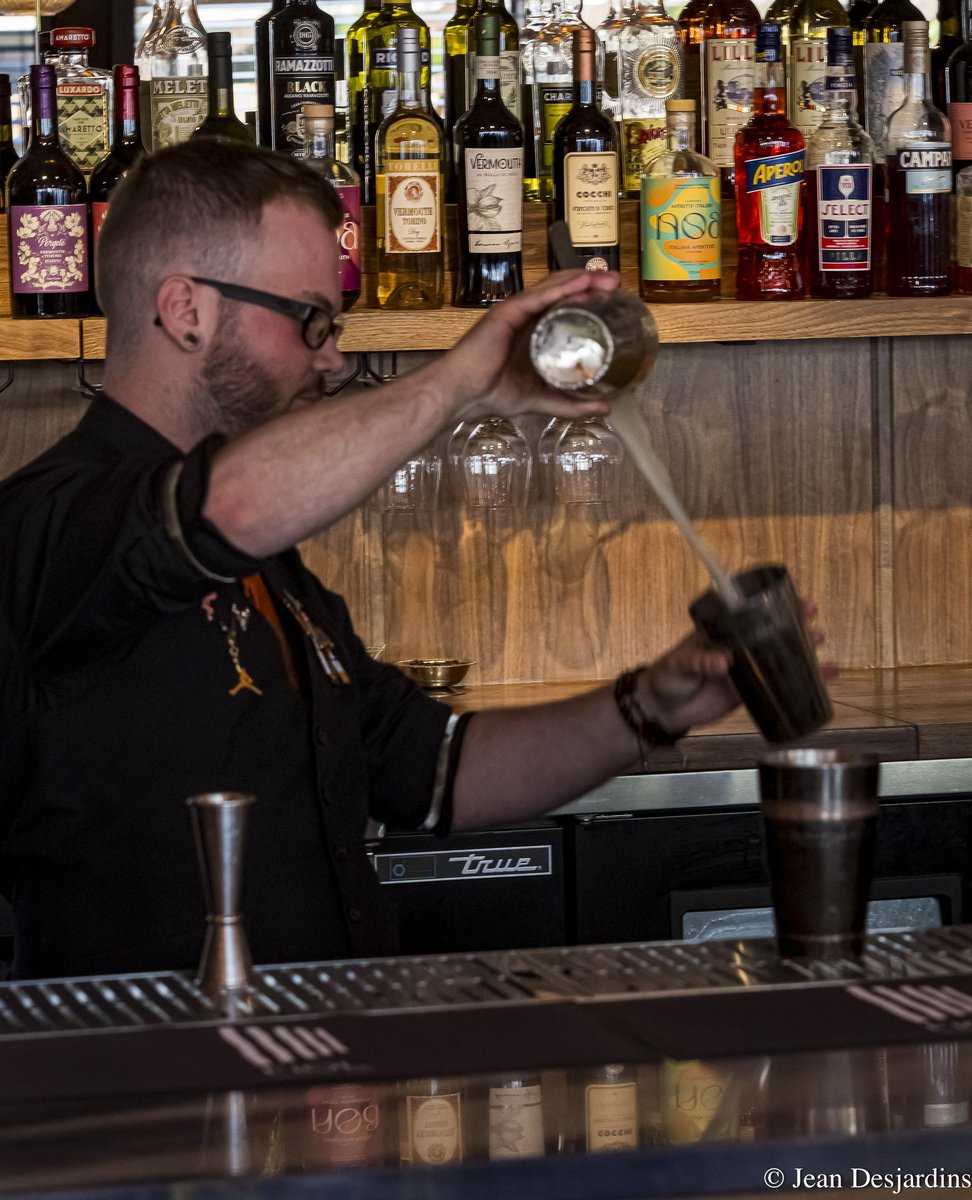 BarBootlegger's tweet image. Dans le cadre de notre série Guest bartender, nous avons le plaisir de recevoir @Markiraymond du @Naccarat le mercredi 4 décembre à partir de 20hrs. En collaboration avec @Hennessy, Marki vous présentera trois cocktails exclusifs pour l’instant de la soirée. ⁠
⁠