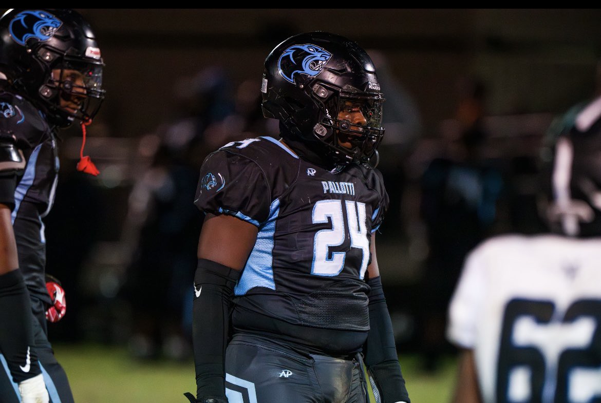 ‼️Junior Seaon Film‼️
4.1GPA
24 TFLs
10 Sacks
3 Forced fumbles 
hudl.com/v/2QxHVk