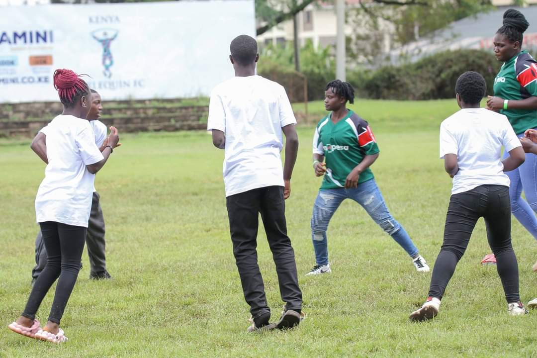 Meech_Tbag's tweet photo. M-PESA imepartner na @OfficialKRU ku-sponsor Shujaa na Lionesses for 2 yrs, Itasaidia players kungara kwa rugby🏉
M-PESA transforms lives through sport, empowering players and growing rugby from junior teams to champions. 🙌
#SafaricomRugby #MPESApowersKenya7s
@SafaricomPLC https://t.co/o6x5cNS9YQ