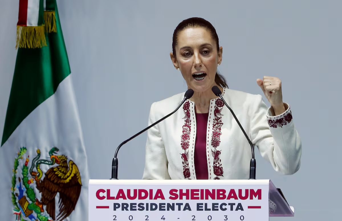 DisavowTrump20's tweet photo. Mexico President Claudia Sheinbaum's fiery response to Trump's Tariff threat: "Seventy percent of the illegal weapons seized from criminals in Mexico come from your country. We do not produce these weapons, nor do we consume synthetic drugs. Tragically, it is in our country that lives are lost to the violence resulting from meeting the drug demand in yours."