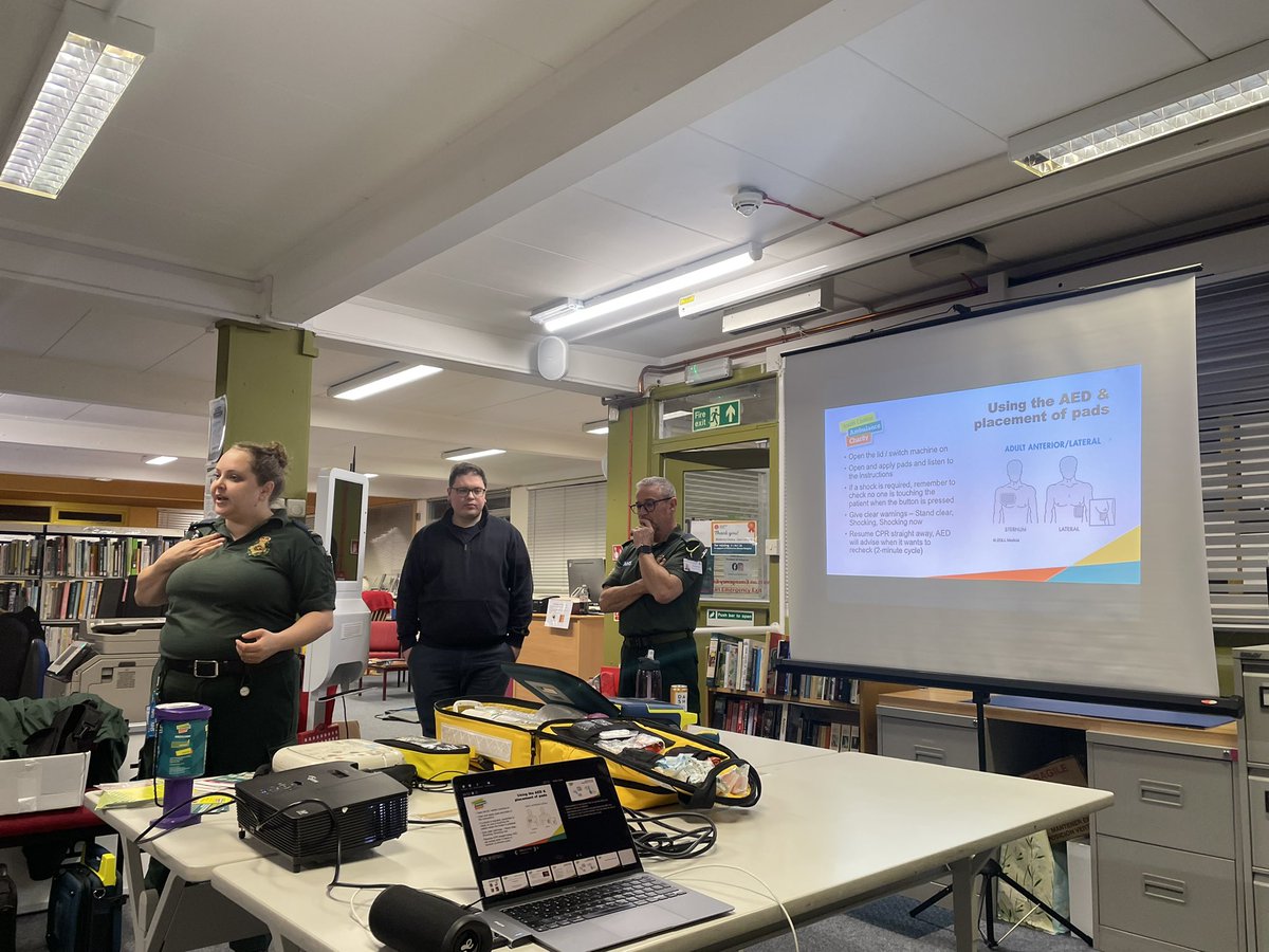 CheneyFC's tweet image. Last night we held another Emergency Life Saving Event delivered by @scacharity where our coaches, members of the community, @middleton_cc &amp;amp; Parish Council came together to learn how to perform effective CPR &amp;amp; the use a Defibrillator in the event of a Sudden Cardiac Arrest.❤️💙