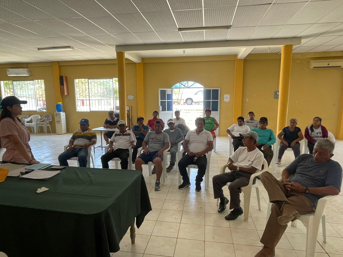 Agricultura_CZ5's tweet photo. #SantaElena | Visitamos fincas y dialogamos con ganaderos de las Escuelas de Fortalecimiento Productivo de la provincia, junto a una delegada del Proyecto Nacional de Reconversión Sostenible Ganadera.
Seguimos impulsando el desarrollo del sector ganadero.

#ElNuevoEcuadorResuelve https://t.co/0fVySWh0F4