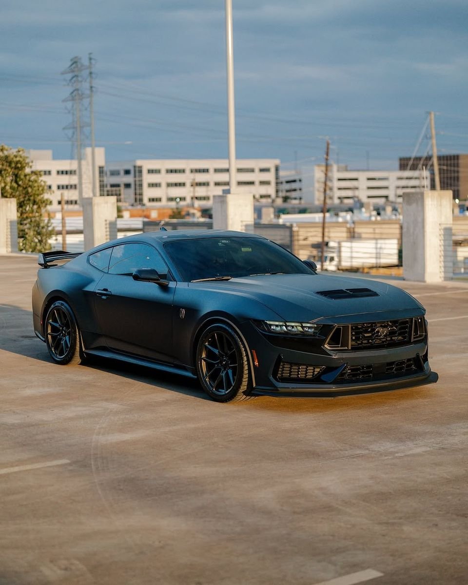 FreSherFord's tweet photo. Something about that glow. #Mustang
#Darkhorse 📸: @remnantmedia https://t.co/ymAoZjIZ8o