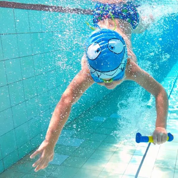 SimplySportsLtd's tweet photo. Taking the little ones to the pool can be an exciting adventure! it's all about making sure they feel safe, comfortable, and most importantly have fun in the water. Make a splash with your child's water confidence.
#zoggs #swimming https://t.co/7yugbDF1WP