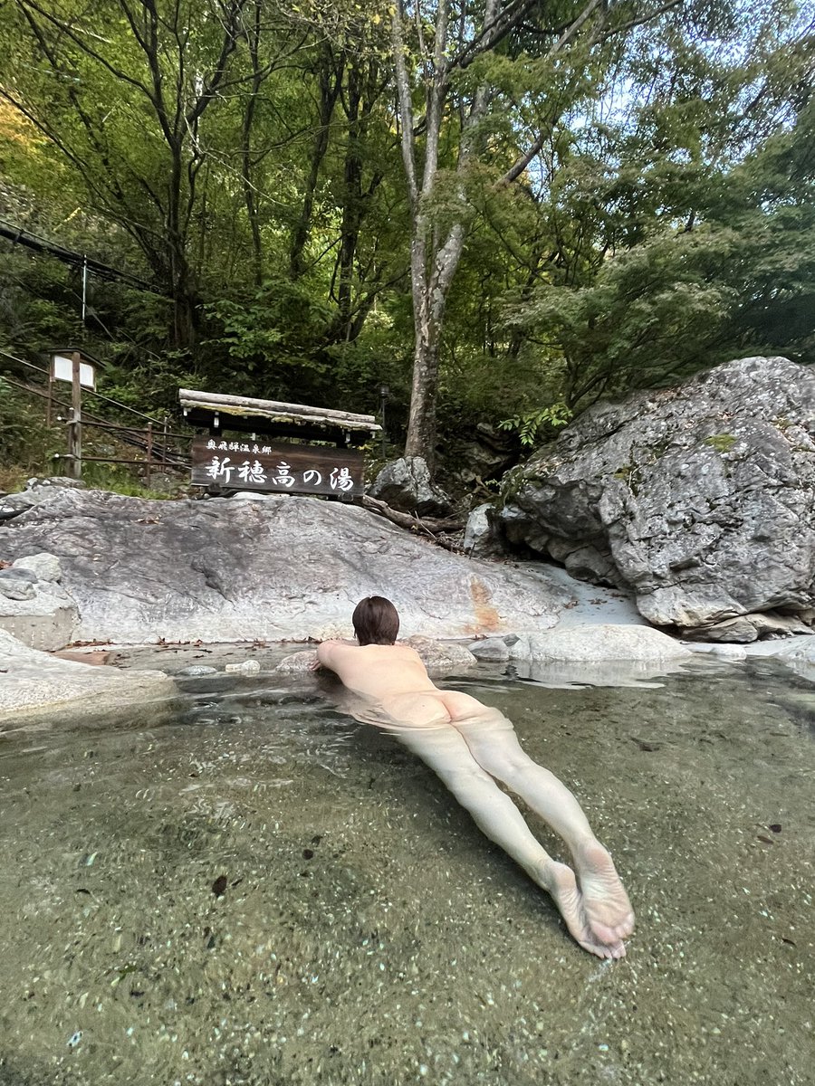 二湯目　深山荘
調子に乗ってザブザブ川に入って冷たさに悶絶
湯浴み着(にしてるやつ)は前に加奈さんがお召しになってたのとお揃いです
そして三湯目　新穂高の湯
撮影指示通り長くなるわたくし
駐車場横のさぼう塾資料館で砂防堰堤マニア欲も満たされました
みんな騙されたと思って一回行ってほしい