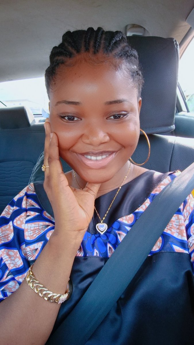 Nigeria Economy is in shambles 

I no understand why I dey smile😏

Oya make Una drag me and Davido 😛