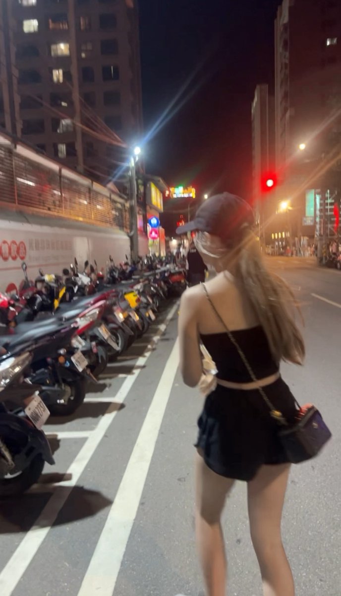 pong_1818's tweet photo. 這個月約完不約了喔～‼️倒數計時‼️
11/27星期三可約上午11.下午1.  3.
11/29星期五可約下午2. 3. 
有沒有葛葛要找我約會呢🥰
#新竹
#付費約 https://t.co/w4QwblMGvM