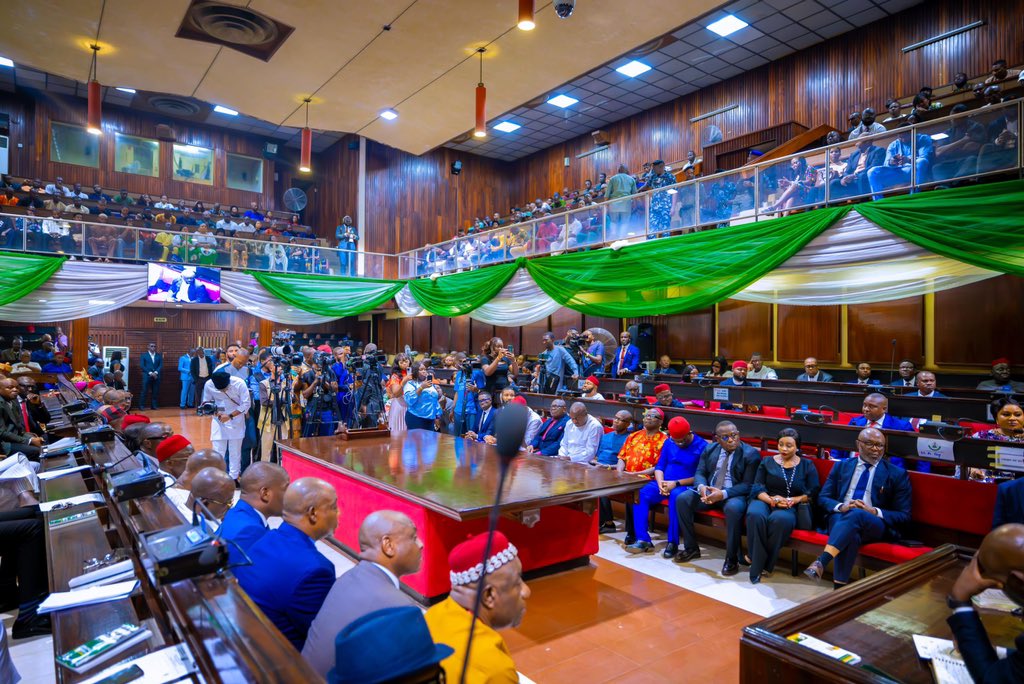 1/
Today, I presented the 2025 budget proposal titled Budget of Exponential Growth and Inclusive Prosperity to the Enugu State House of Assembly. This N971 billion budget represents our commitment to transforming Enugu into one of the top three states in Nigeria by GDP while