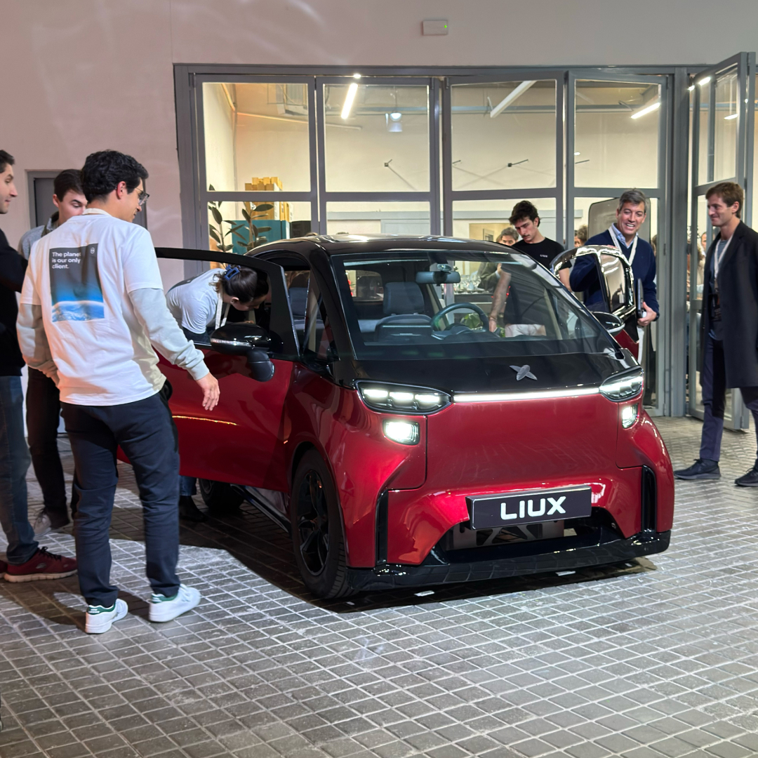 liux_eco's tweet image. Our #LIUXBIG debuts its new look with an impressive red that doesn’t go unnoticed at #SYZYGY. Thank you, #TheOverviewEffect, for inviting us to experience this event once again this year. #LIUX #LIUXGEKO