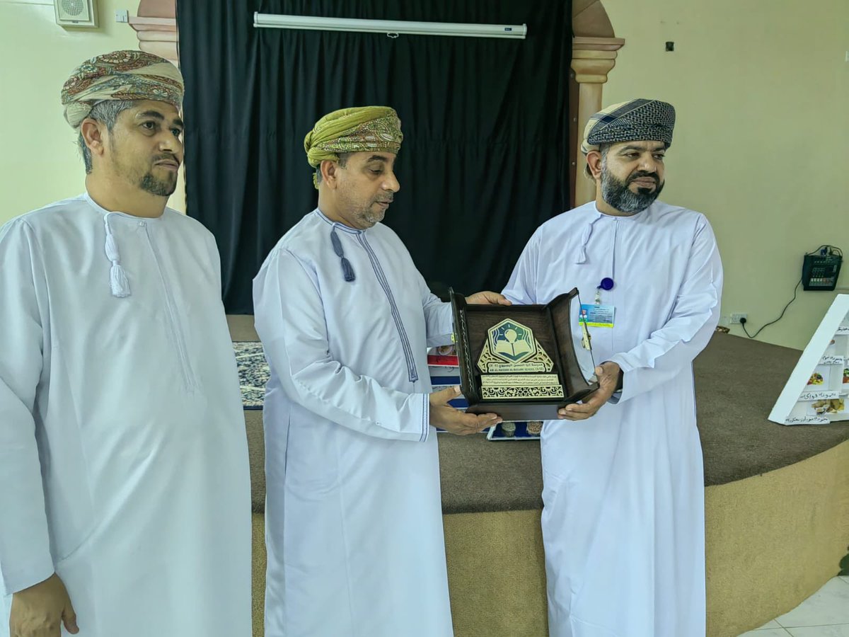 في إطار إنجاح مادةالمهارات الحياتية ولربط الجانب النظري بالعملي وضمن دروس منهاج الصف السابع نظمت المادة اليوم محاضرة صحية تحدثت عن مشكلات سوء التغذية ألقاها الفاضل حسين بن علي  الناصري اختصاصي تغذية بمستشفى نزوى
#تعليمية_الداخلية
#التحول_الرقمي