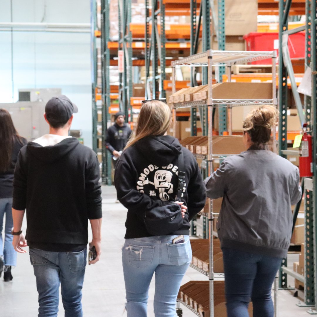 GoShipNetwork's tweet image. 🚛 Behind the scenes with one of our amazing clients on a warehouse tour! 📦✨ From shelves to shipping, we’re proud to show how every package gets the ShipNetwork touch. 💙 Thank you for trusting us with your business! #LogisticsInAction #BehindTheScenes #ShipNetwork