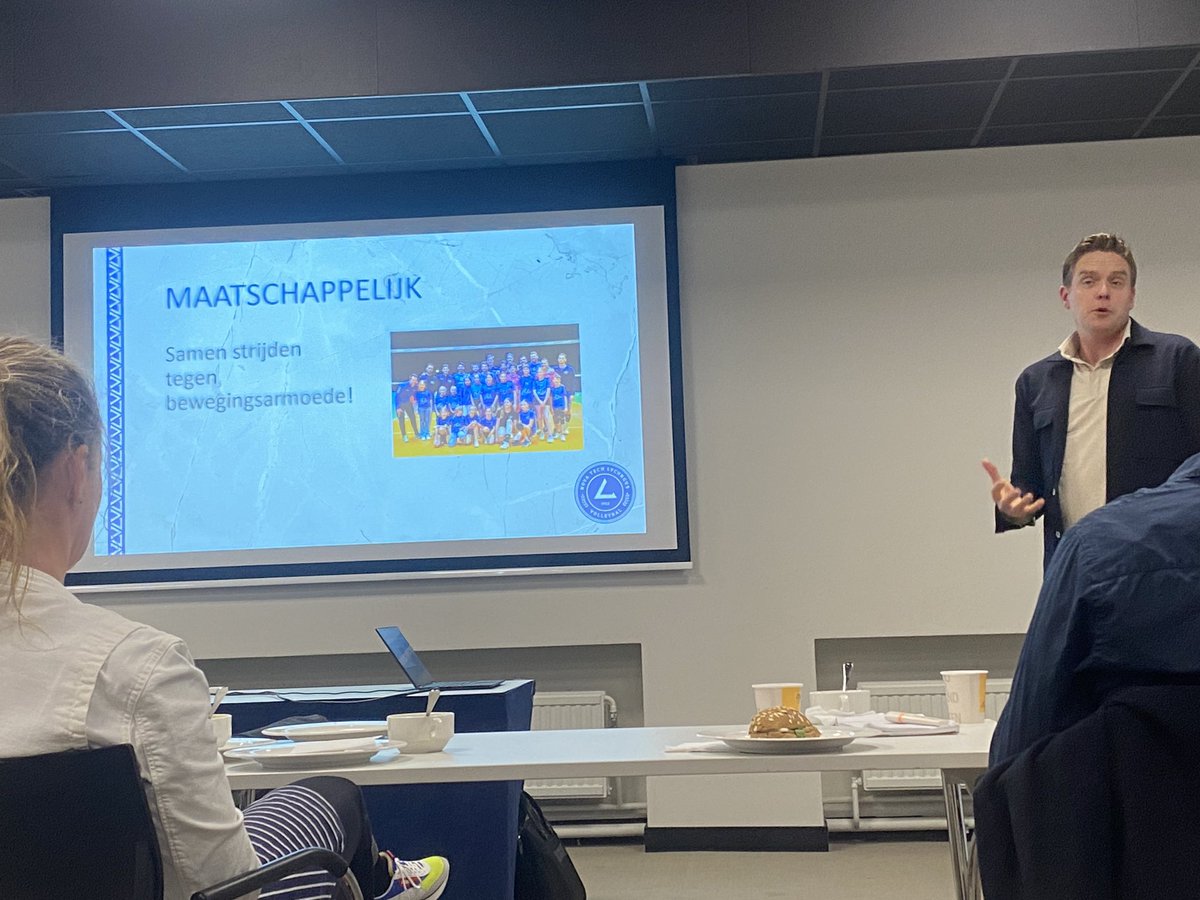 Avondje <a href="/LycurgusVolley/">Lycurgus Groningen</a> , met @ArjanTaaij  en studenten alo &amp; alo-pabo <a href="/Sportstudies/">Instituut voor Sportstudies Hanze Groningen</a> .