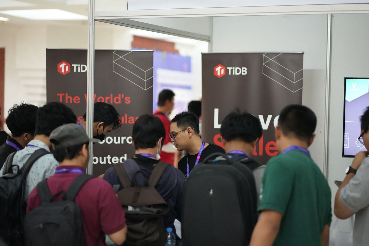 AWSUserGroupID's tweet photo. Your energy and passion made this day truly unforgettable! Together, we’ve celebrated the spirit of learning, sharing, and growing as a community. 💡🌱

Let’s keep building and innovating for a brighter cloud future. 🚀 https://t.co/JIIdiU2jy3