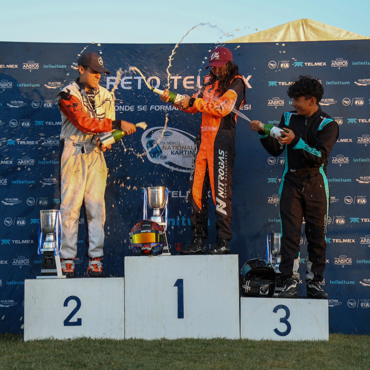 Nos llevamos el primer lugar en casa en este cierre de campeonato, gracias a Dios a todos mis seguidores, amigos, familia y patrocinadores 🏎️💨
#SolDiaz #SolDiazRacing #JoyaPoblanaDelAutomovilismo #racing #GirlsOnTrack #F1 #CumpliendoSueños #karting #RetoTelmex2024 #SolEsReto