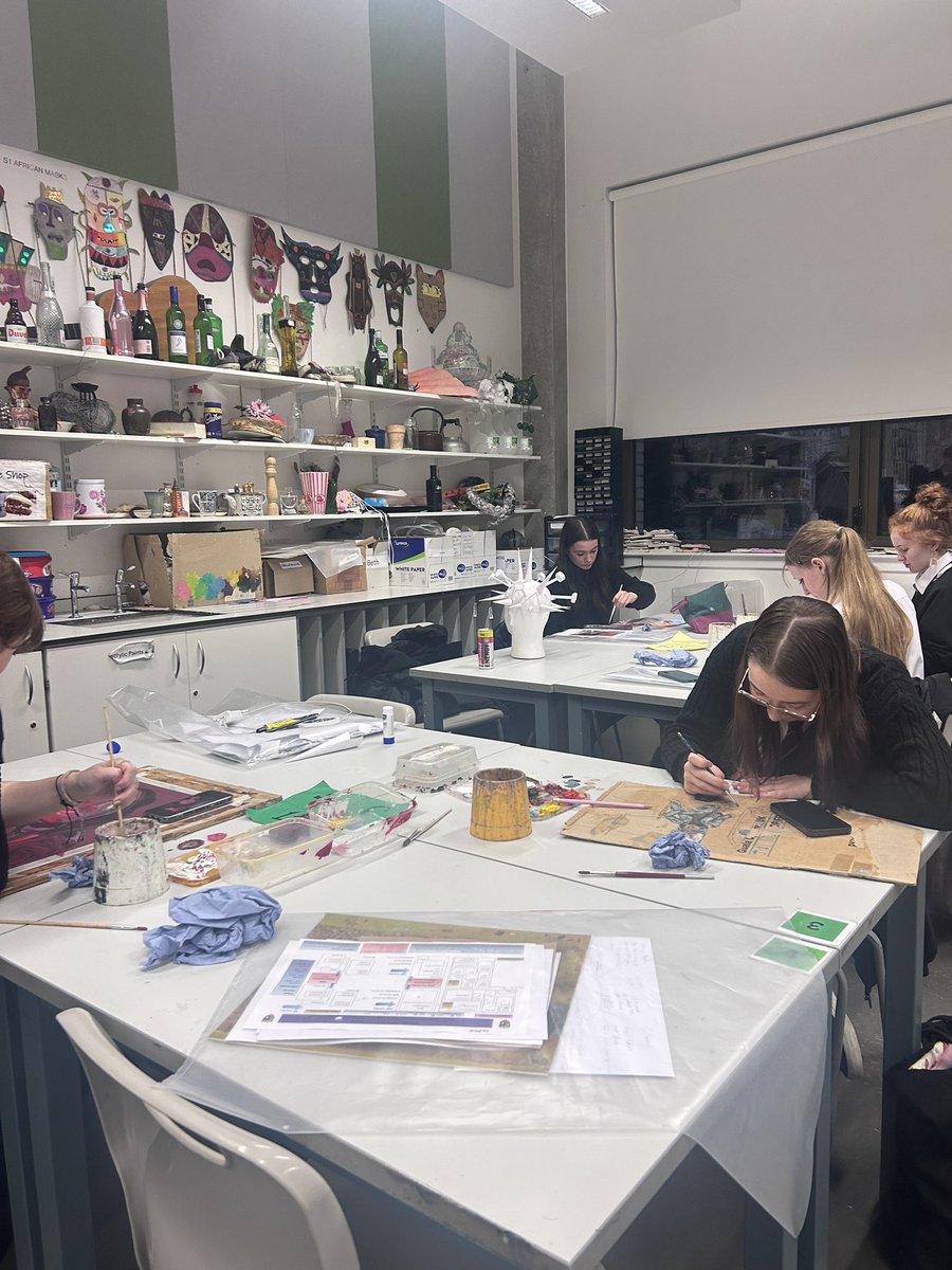 Brilliant atmosphere at supported study tonight! National 5 and Higher pupils getting prepped for their painting exam next week🎨 <a href="/harrisacdundee/">Harris Academy</a>