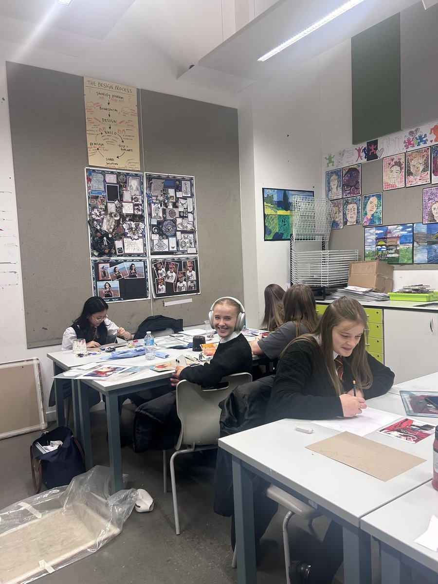 Brilliant atmosphere at supported study tonight! National 5 and Higher pupils getting prepped for their painting exam next week🎨 <a href="/harrisacdundee/">Harris Academy</a>