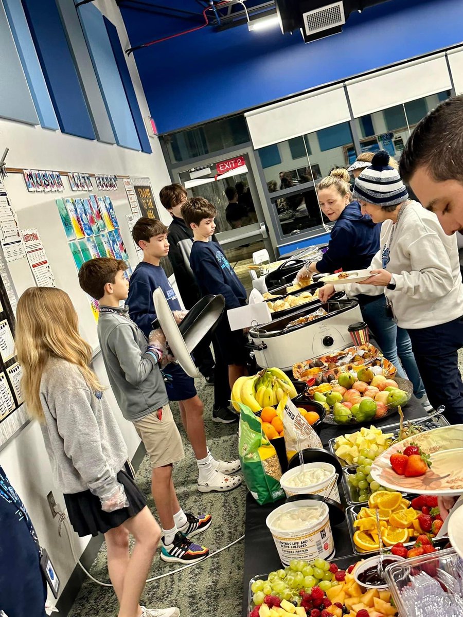 KaraJo_Ammerman's tweet image. THANKS to our grEaT FCA leaders and their families who served our staff breakfast this am! 
#ExpectgreaTness