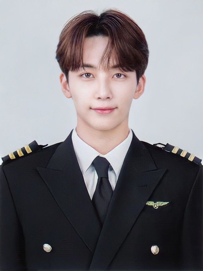 JEONGHAN SPACESHIP ID PHOTO(?) using the id photo from seventeen
