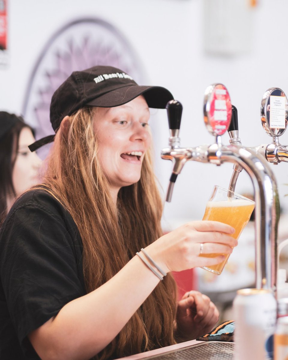 The taproom is back, baby! ✨ We’ve missed being able to hang out and share a drink with you, so come in and get festive with us.

Join us Fridays (4-10pm), Saturdays (1-10pm) and Sundays (1-8pm) throughout December. Our first open date is next Friday 6th. See you there? xoxo