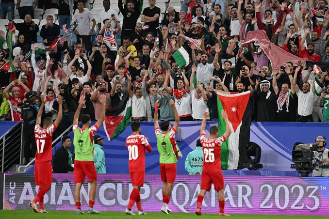 Currently lacking Middle-East football fan followers here , won't getting any reach in Middle-East team's post. Help by reposting the post so i can extend the ASIAN FOOTBALL to the world. 🌎 

#AsianFootball