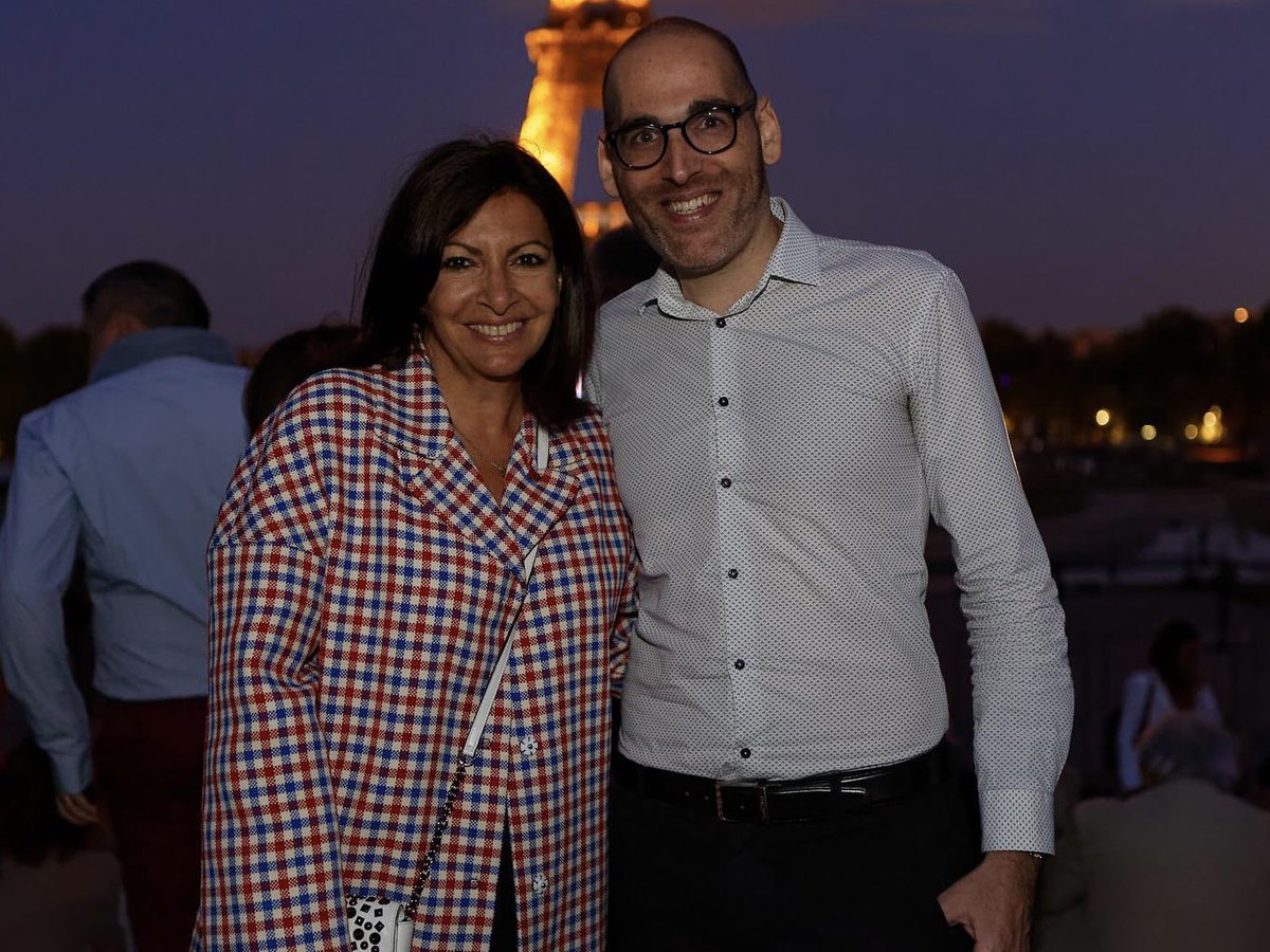 Yohann Roszéwitch (@yroszewitch) on Twitter photo Merci chère <a href="/Anne_Hidalgo/">Anne Hidalgo</a> d'avoir fait de Paris, durant tes deux mandats, une ville plus écologique, ouverte et inclusive, dans le respect constant des minorités et des valeurs républicaines et laïques.
Fier d'être engagé à tes côtés depuis 2020 pour #Paris et pour #ParisCentre. Merci chère <a href="/Anne_Hidalgo/">Anne Hidalgo</a> d'avoir fait de Paris, durant tes deux mandats, une ville plus écologique, ouverte et inclusive, dans le respect constant des minorités et des valeurs républicaines et laïques.
Fier d'être engagé à tes côtés depuis 2020 pour #Paris et pour #ParisCentre.