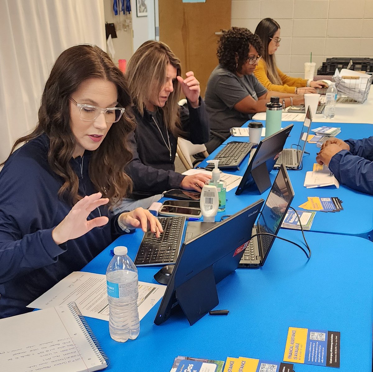 aarontbishop's tweet photo. It really feels like Thanksgiving for our @atmosenergy employees as we partner with @CCNEK in #OlatheKS to provide billing assistance and help hand out birds ahead of the holiday. Gratitude is enhanced when it's shared! #FuelingSafeandThrivingCommunities https://t.co/ixh0LZOS0w