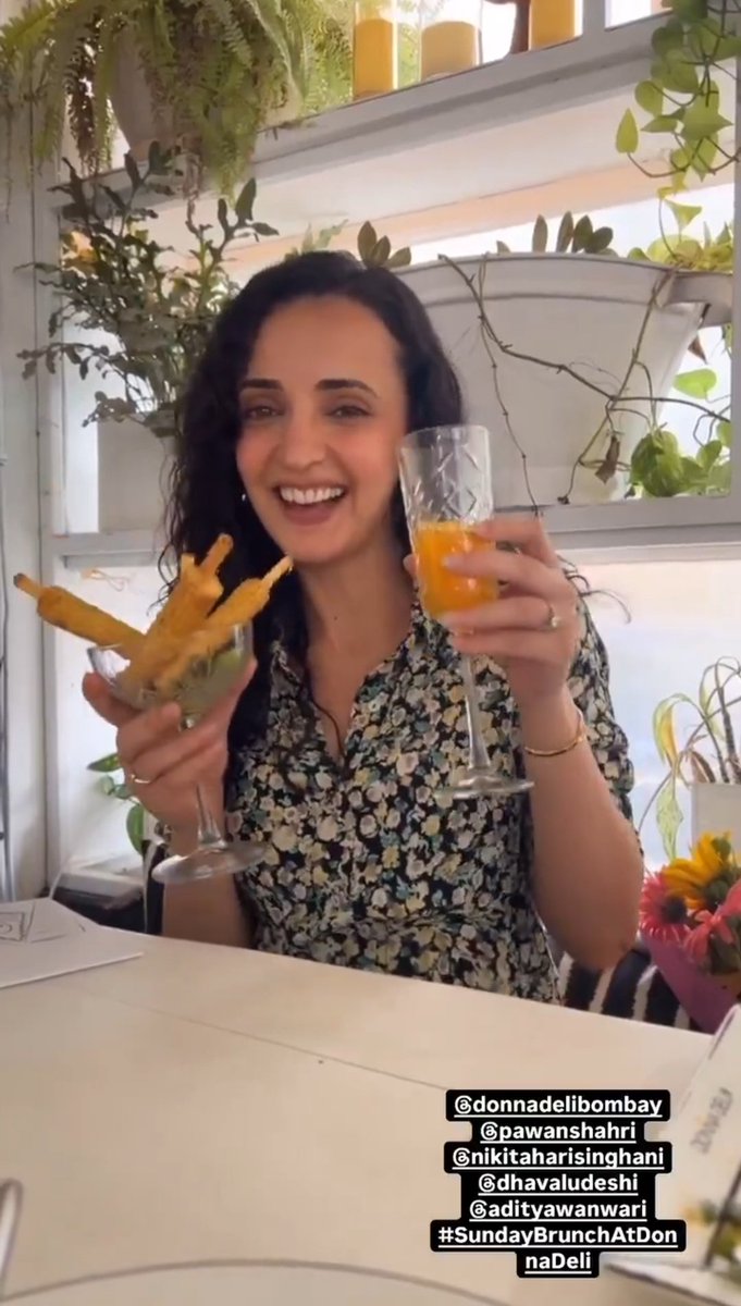 Sanaya Irani Daily tweet media