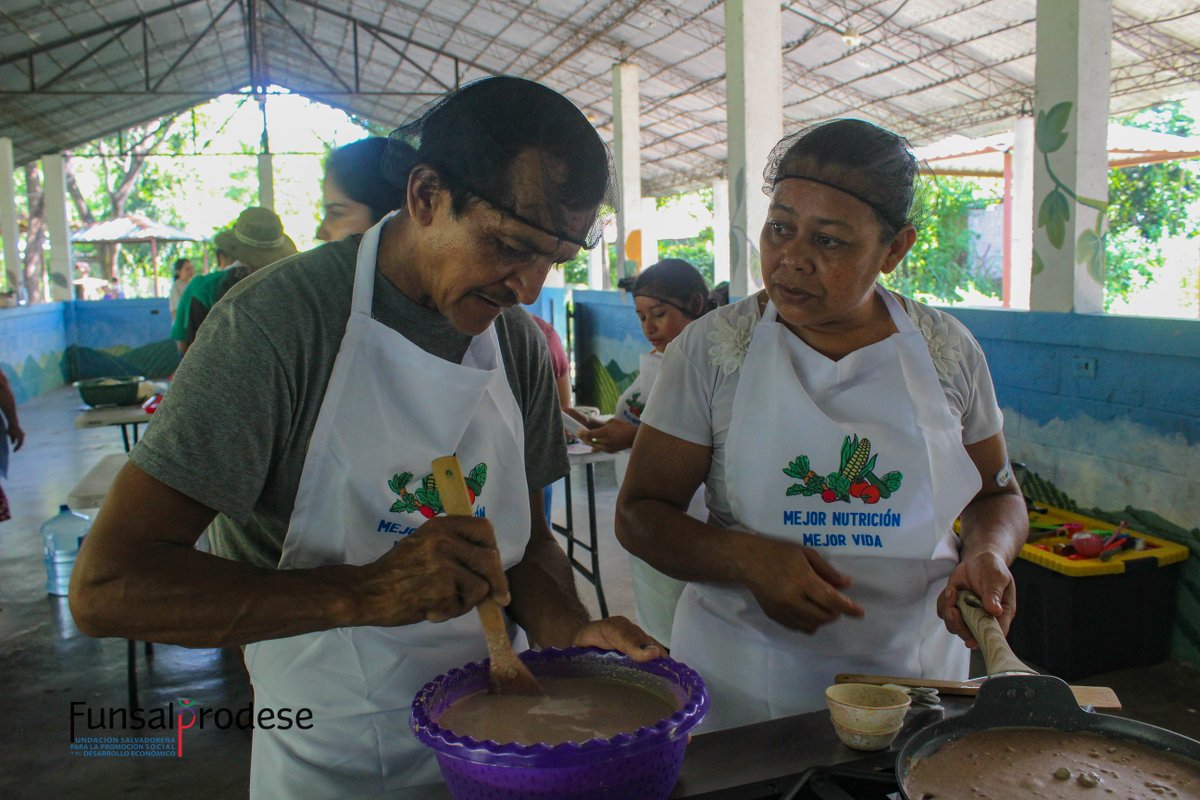 funsalprodese's tweet photo. 🌱 @WFP_SV con asistencia técnica de FUNSALPRODESE iniciaron talleres de nutrición en San José El Pacún, Rancho Grande y Taura, Tecoluca. Las familias fortalecen sus prácticas alimentarias y su resiliencia. 
#PMA #Funsalprodese #ResilienciaComunitaria #EducaciónAlimentaria https://t.co/zSfvf5mOjr