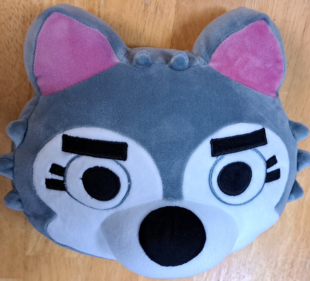 Desk puppy has things he needs to know! Werewolves 3: Evolution's End has been out for a week and change! For those who have had the time to finish it, what did you think? Did you have a favourite part or character arc? What are you looking forward to most in the next volume?