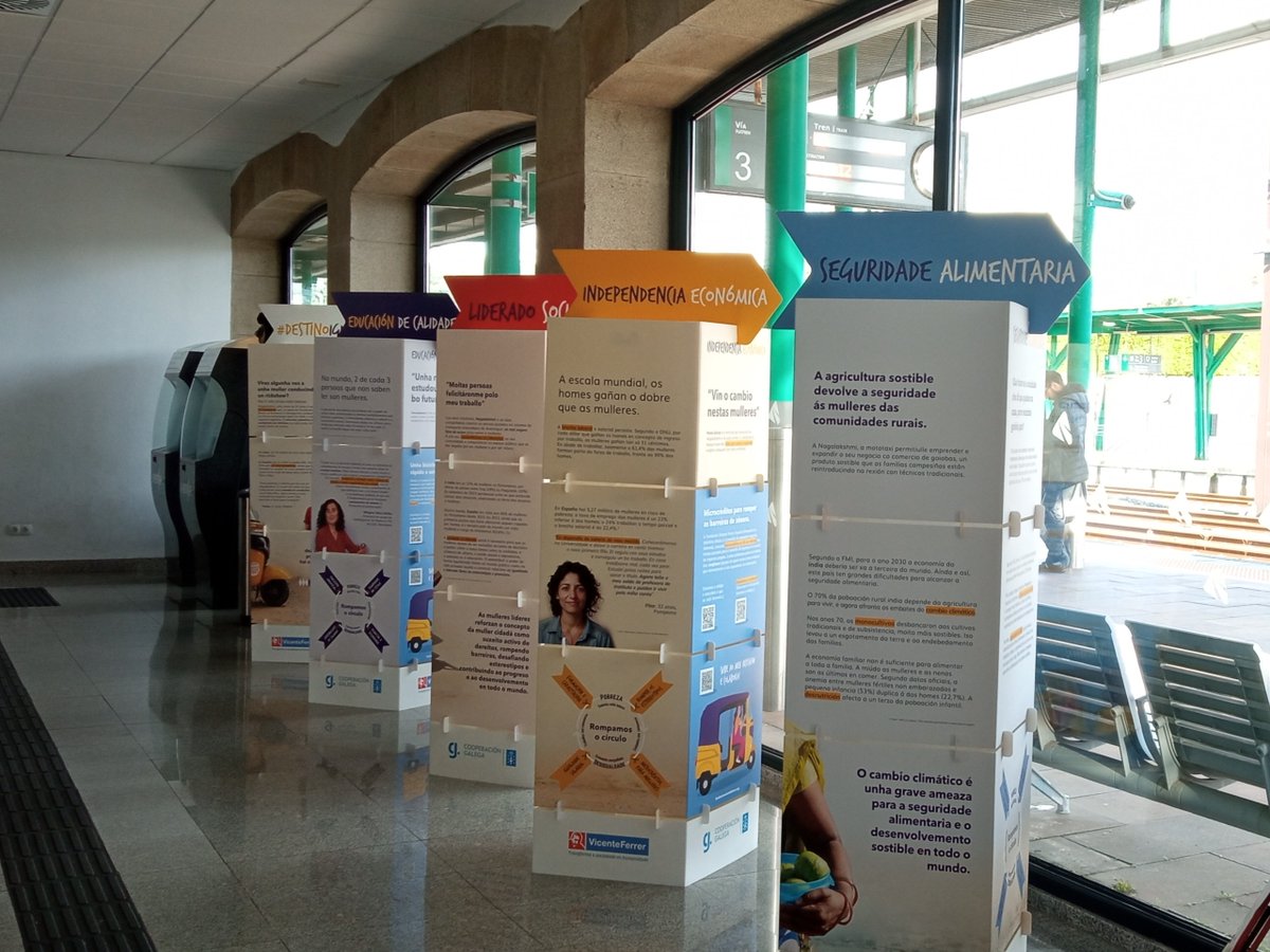 La exposición #DestinoIgualdad recorrerá diferentes estaciones de ferrocarril en <a href="/Adif_es/">Adif</a>, colaboración que se da dentro de su Programa “Estación Abierta”. Hasta el  8 de diciembre se puede visitar en Vilagarcía de Arousa. Agradecemos a la estación de A Coruña su acogida.