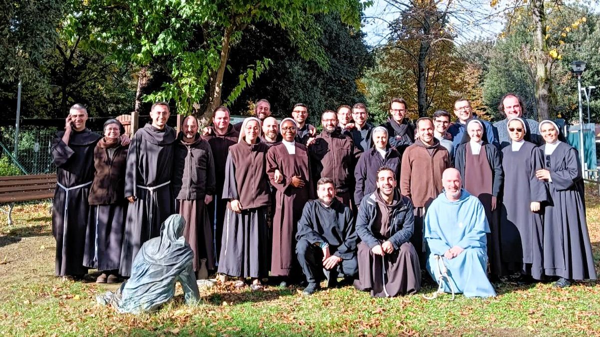 FratiAssisi's tweet photo. 📌Si è svolta dal 18 al 22 novembre la prima parte del #Master di Pastorale Vocazionale guidato dai #Frati della Provincia di #Umbria e #Sardegna in collaborazione con i frati del #SOG
📝LEGGI LA NEWS ➡️ https://t.co/vg5mVBKUv2
#pastorale #giovani #assisi #fratiminoriassisi… https://t.co/tFYq8nUW3L