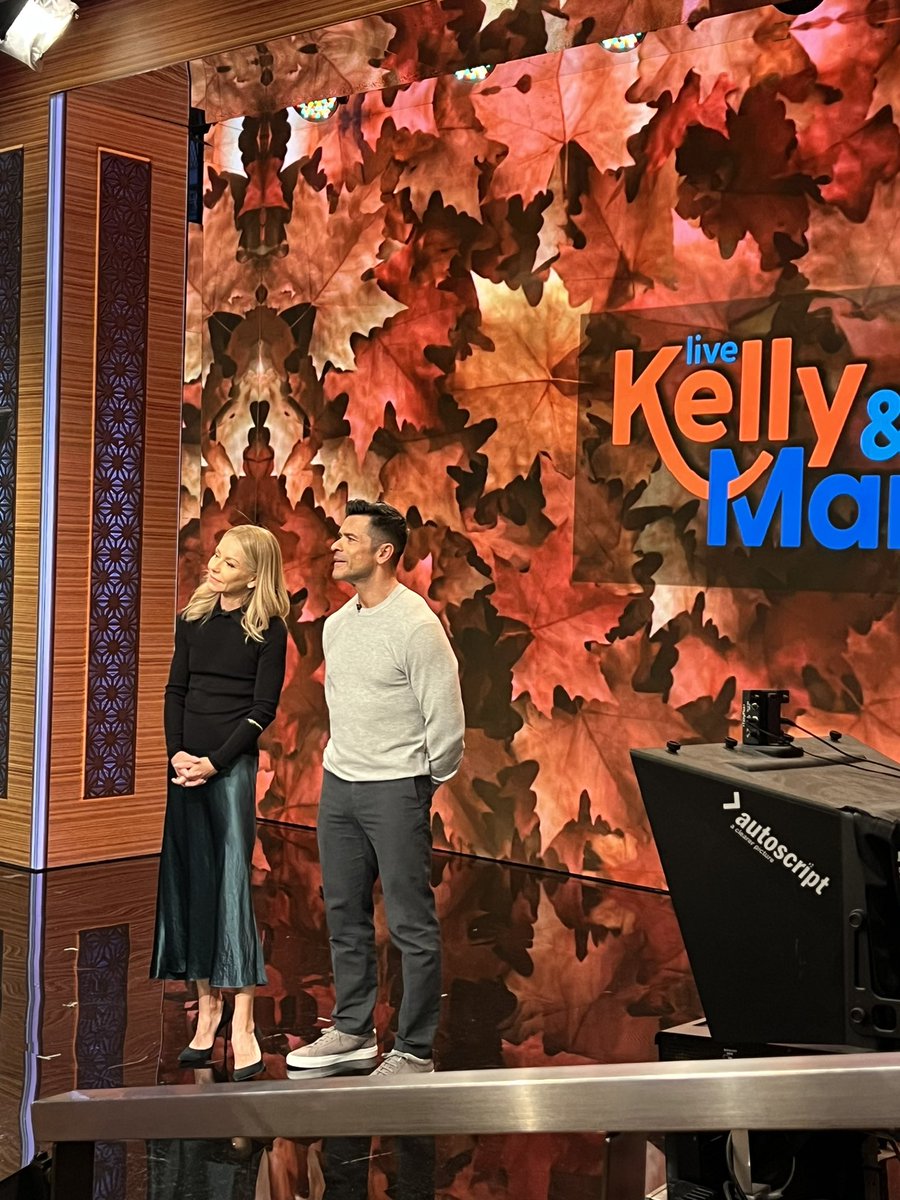 kevinjguest's tweet image. Bucket list item seeing @kellymarklive this morning! Seems as awesome in person as on TV. #bigfan #NYC