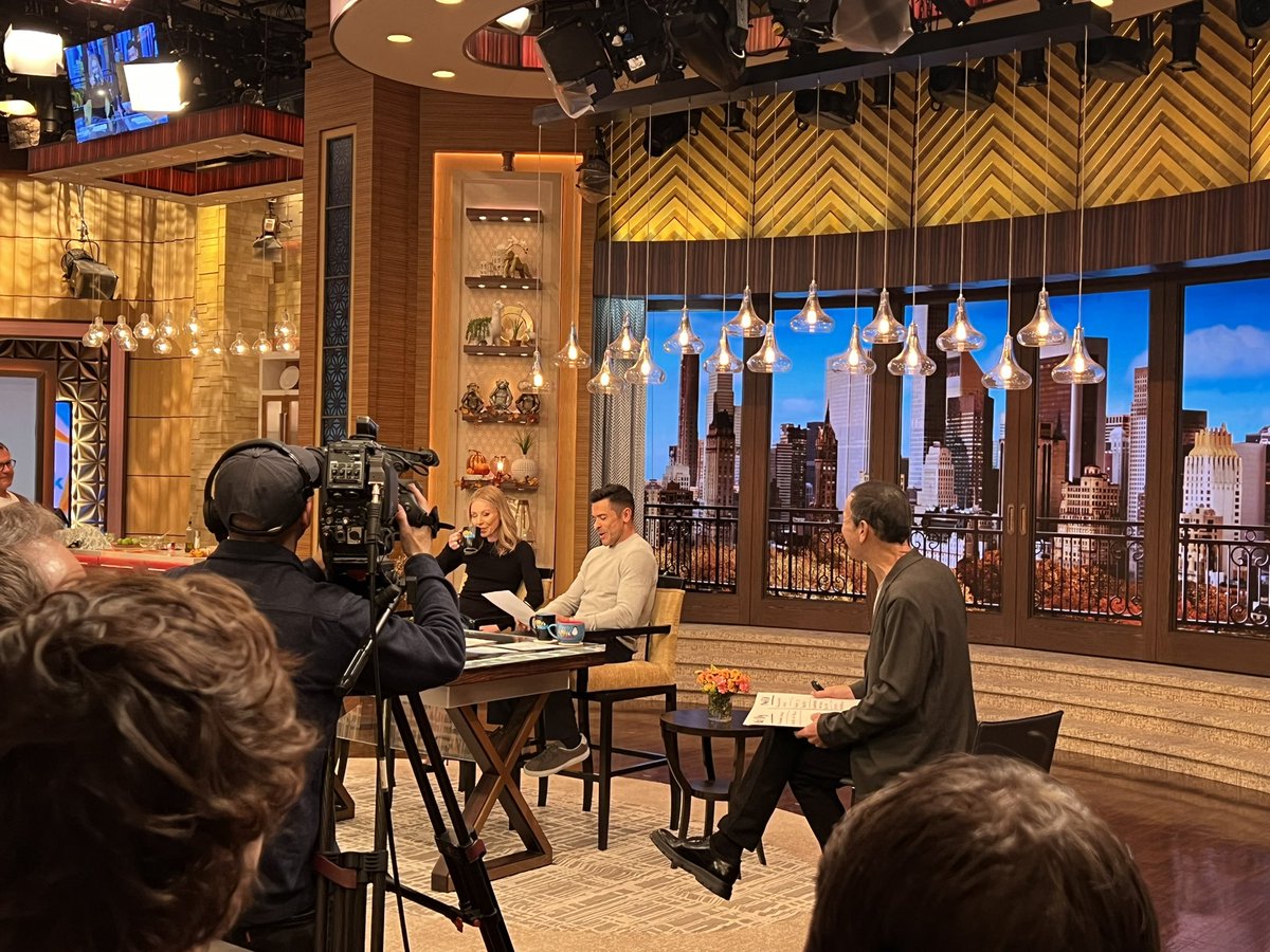 kevinjguest's tweet image. Bucket list item seeing @kellymarklive this morning! Seems as awesome in person as on TV. #bigfan #NYC