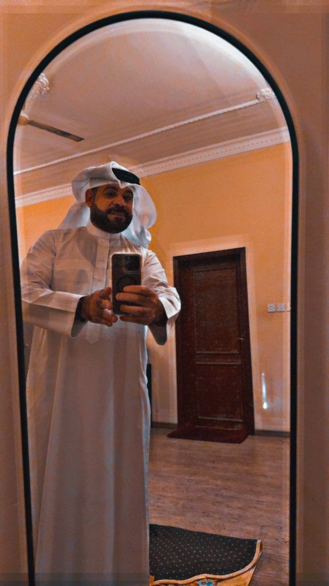 لا يوجد صديق يتحول إلى عدو فجأة ..

كان حاسداً منذ البداية ووجد الفرصة المناسبة ..