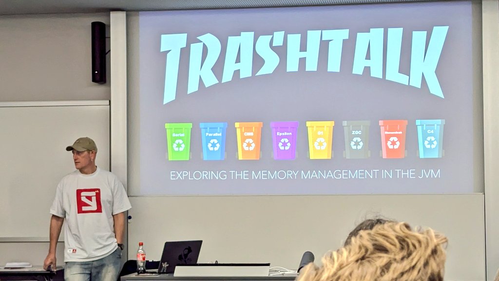 A lot of trashtalk at <a href="/jugch/">JUG Switzerland</a> today! And yeah, 8 garbage bins won't shock the Swiss folks <a href="/hansolo_/">Gerrit Grunwald 🇺🇦🇹🇼✌🏻</a> 🤗