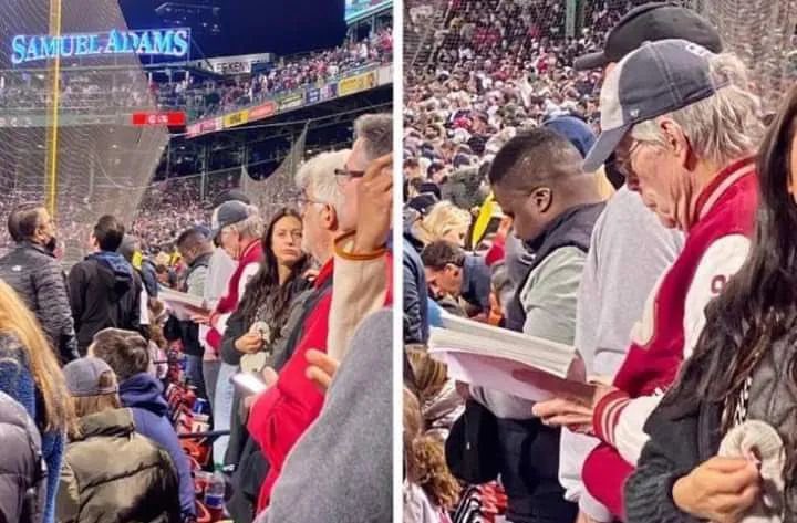 NO HAY EXCUSAS ☝️

A los que decís que no tenéis tiempo para leer,  mirad a Stephen King ¡hasta en el descanso del beisbol!