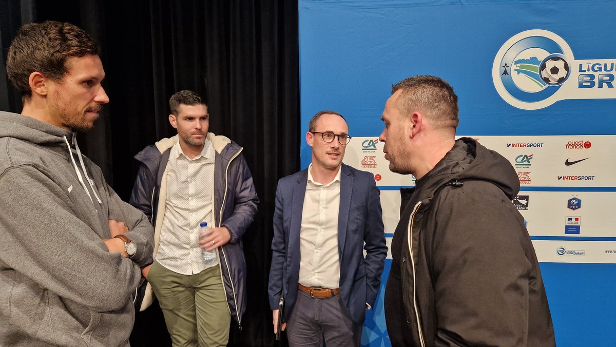 LBFoff's tweet image. [ÉVÉNEMENT]
Tout est prêt à Crédin pour une soirée inédite autour de l'arbitrage et les Acteurs du jeu !

@TousArbitres @ArbitresSAFE