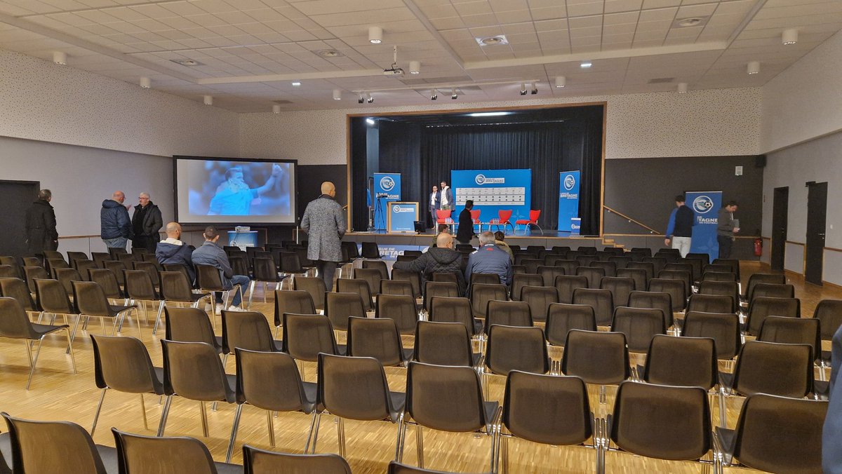 LBFoff's tweet image. [ÉVÉNEMENT]
Tout est prêt à Crédin pour une soirée inédite autour de l'arbitrage et les Acteurs du jeu !

@TousArbitres @ArbitresSAFE