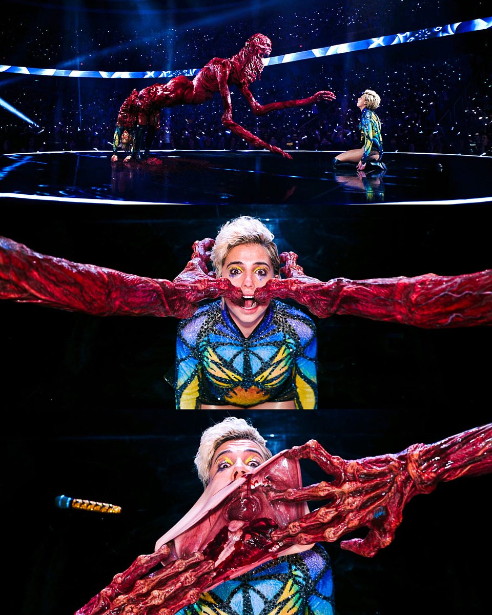 jlinzombie's tweet image. ESSA CENA