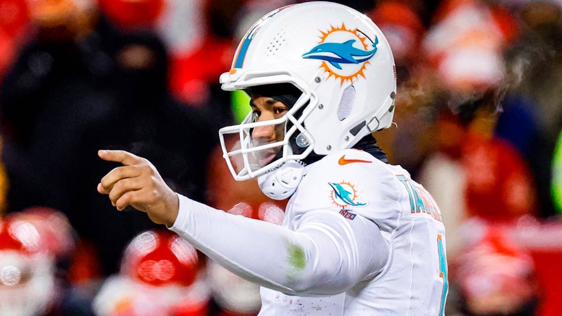 Tua Tagovailoa CAN play in the cold.

A thread on why the bad weather "narrative" surrounding the #Dolphins QB is overblown. 🧵