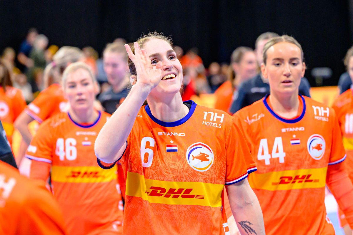 𝗟𝗮𝘂𝗿𝗮 𝘃𝗲𝗿𝘀𝘁𝗲𝗿𝗸𝘁 𝗢𝗿𝗮𝗻𝗷𝗲 🧡

Onze bondscoach Henrik Signell heeft Laura van der Heijden toegevoegd aan de selectie van het EK dat aankomende vrijdag zal starten! 👊🏼