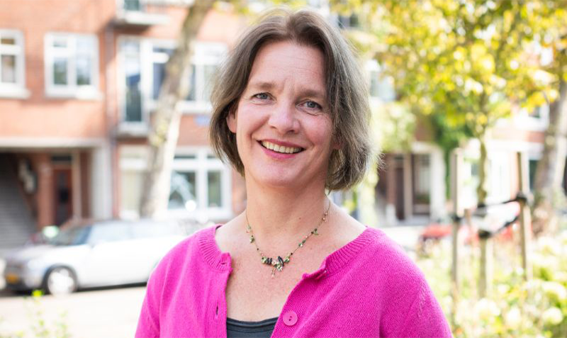 De natuur is een uitstekende co-teacher: want méér groen vertaalt zich in méér taal, zo blijkt uit het promotieonderzoek van Jannette Prins vanuit onze onderzoeksgroep Natuur en Ontwikkeling Kind, dat zij op 2/12 verdedigt aan de VU. Lees meer via 👉 bit.ly/4eFQFa5