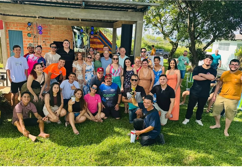 oprimeiroonline's tweet photo. O time do Super Lima de Cacequi esteve reunido, (confraternizando )nesta última semana com os colegas do Super Lima de São Francisco de Assis e São Vicente! 
Essa equipe está sempre se esforçando ao máximo para atender nossas necessidades no mercado.
Vocês são "demaisss" !!! https://t.co/ms5v0OjpXn
