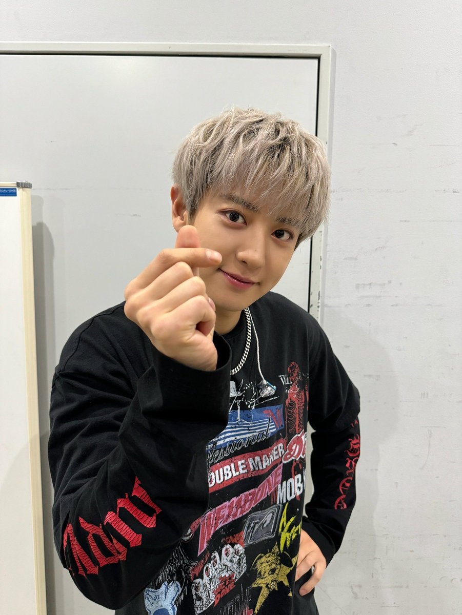 『2024 CHANYEOL LIVE TOUR : 都市風景 (City-scape) in JAPAN』大阪公演1日目が終了🎸

久しぶりやなぁ大阪！とみなさんとの再会にテンションMAXだったチャンヨル🍒
お足元の悪い中会場にお越しいただき一緒に遊んでくれたEXO-Lのみなさん！
ほんまおおきに✨

💌#チャンヨル_OSAKA 

#CHANYEOL
#EXO
